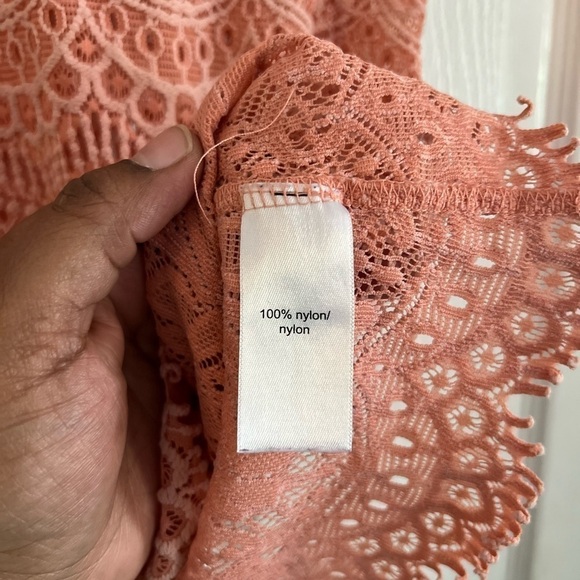 Maurice’s Blouse Medium Paisley Embroidered Lace Pink Back Split 100% Nylon - Picture 3 of 5